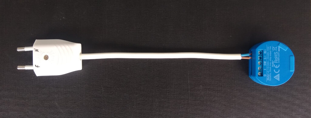 Shelly 1 con cable y enchufe